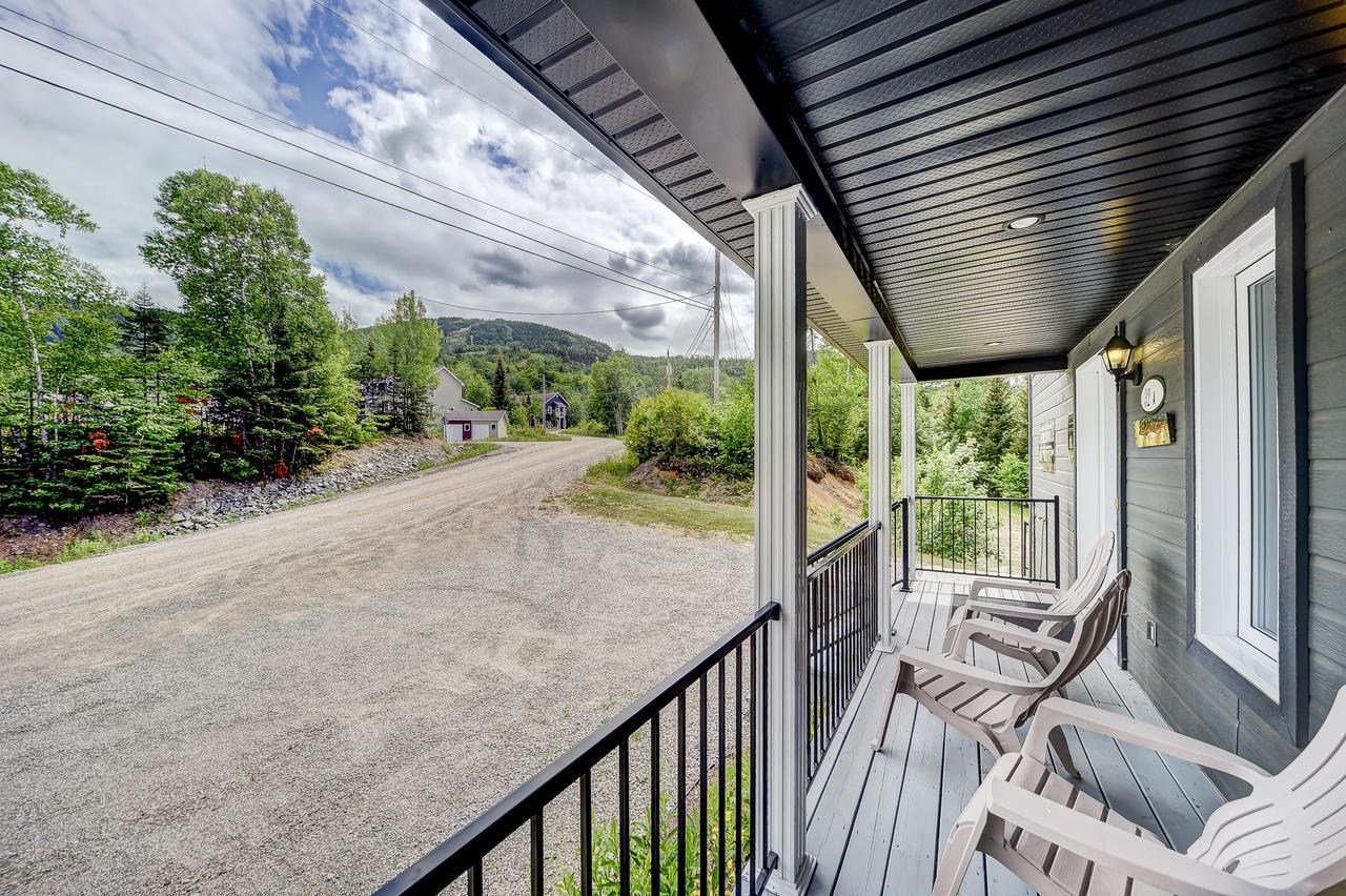 Villa Vue sur la montagne à LʼAnse-Saint-Jean Extérieur photo